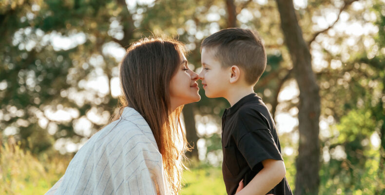 FOTOSCELTARPsunlight mother and son are in the forest 2024 07 11 23 43 14 utc